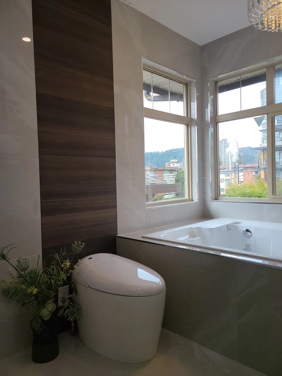 Master bathroom with walk-in shower, photo 1