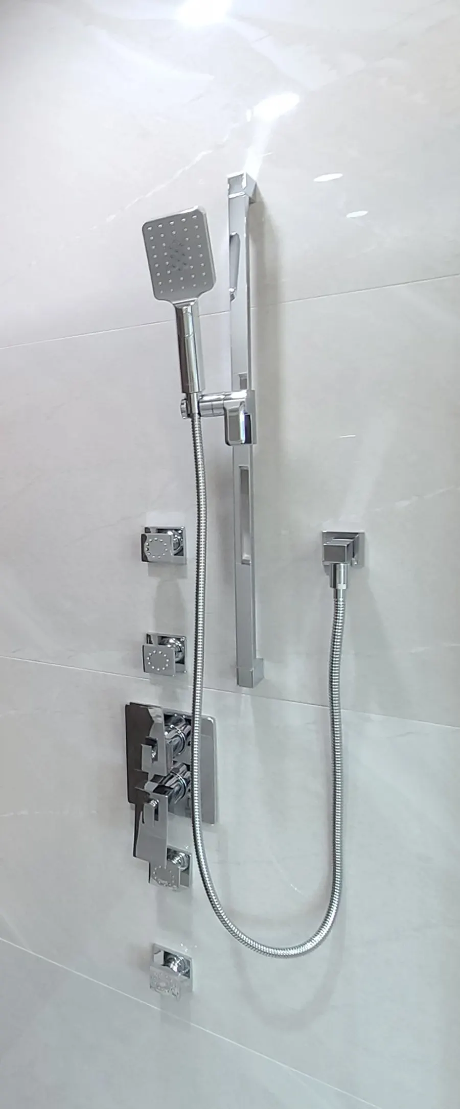 Master bathroom with walk-in shower, photo 8