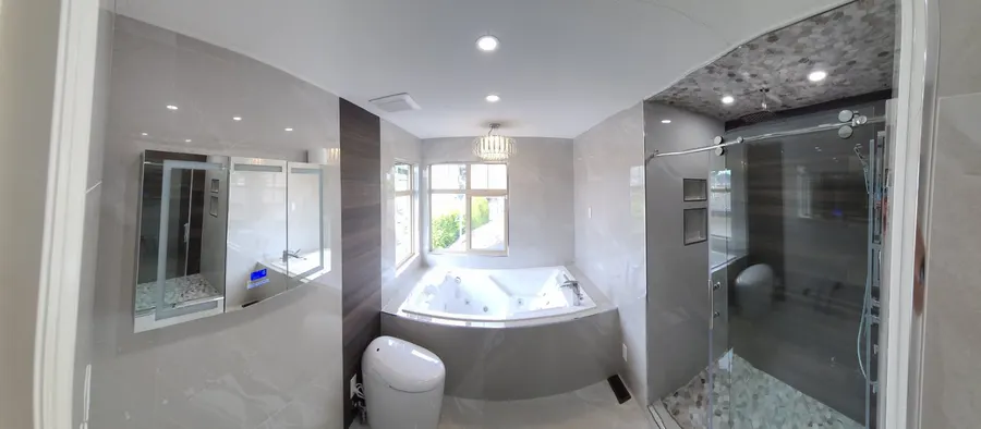 Master bathroom with walk-in shower, photo 11