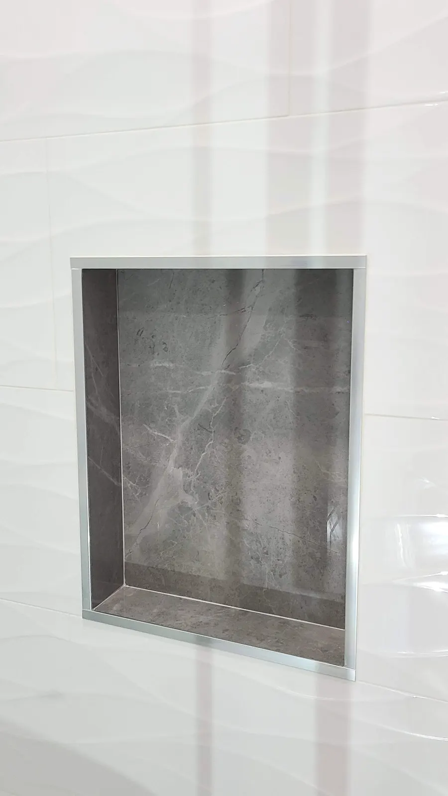Walk-in glass shower with large-format porcelain tile and vertical mosaic accent strip, photo 6
