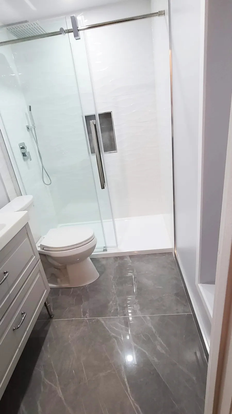 Walk-in glass shower with large-format porcelain tile and vertical mosaic accent strip, photo 8