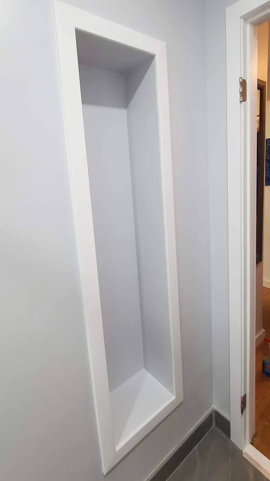Walk-in glass shower with large-format porcelain tile and vertical mosaic accent strip, photo 9