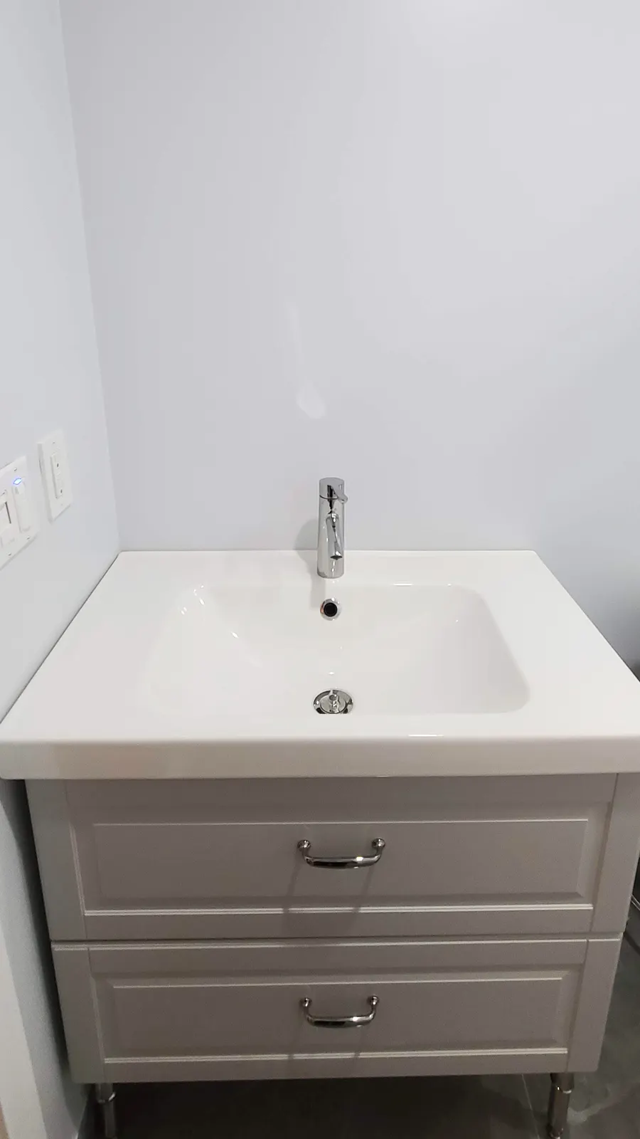 Walk-in glass shower with large-format porcelain tile and vertical mosaic accent strip, photo 10